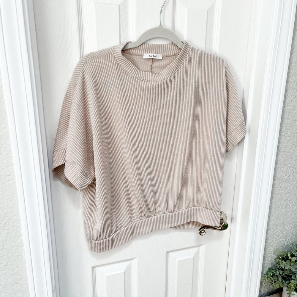 Tres Bien shirt size small